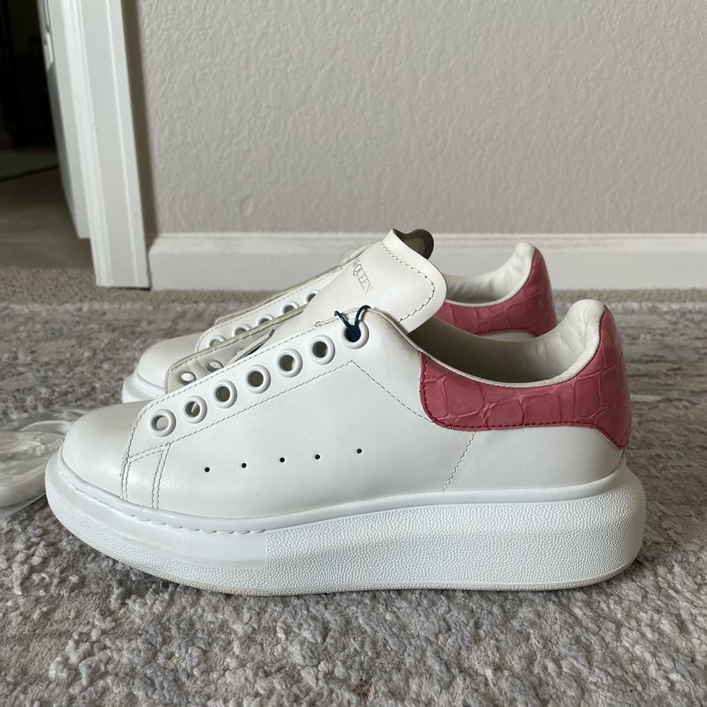 Alexander McQueen Oversized Sneakers White/Pink Croc 37.5